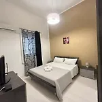 Laloggia House